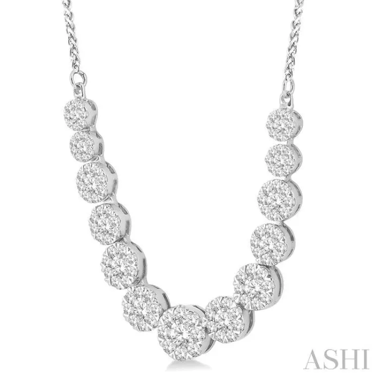 2 Ctw Round Cut Diamond Lovebright Necklace in 14K White Gold