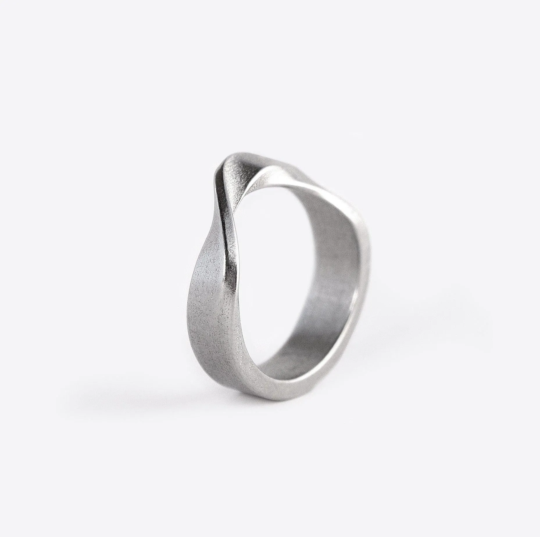 Amos Stainless Steel Ring ─ Bold