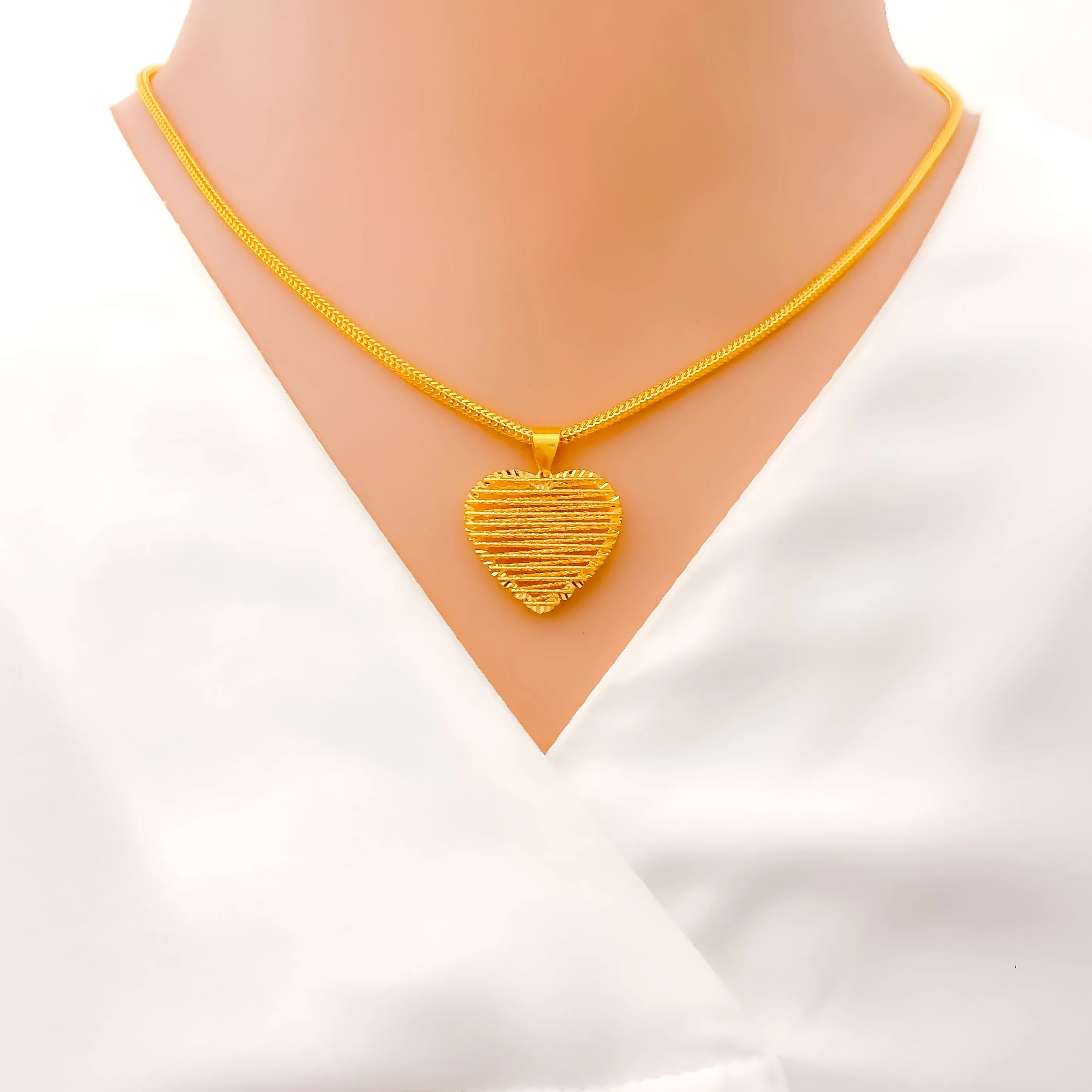 Attractive Fashionable 22k Gold Heart Pendant