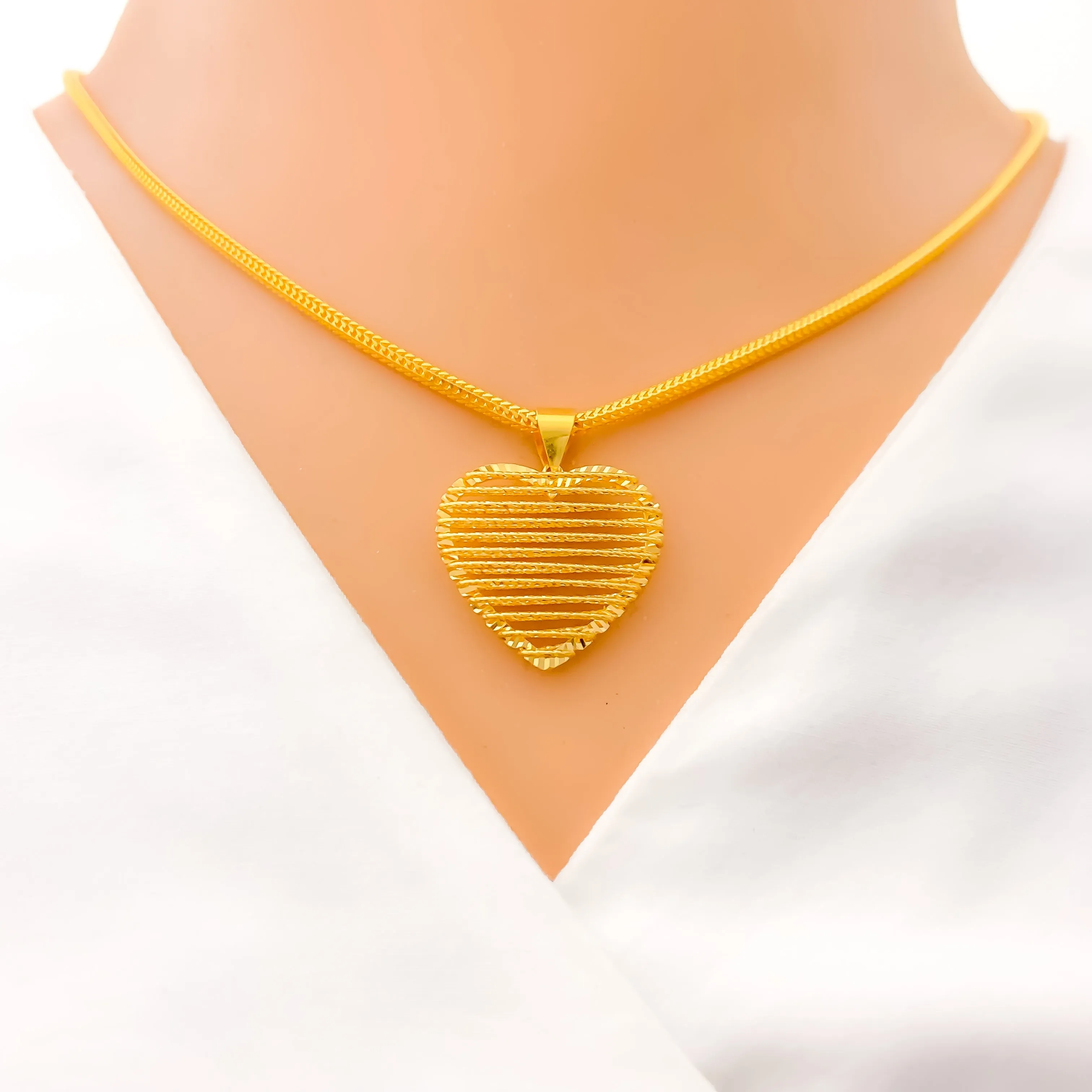 Attractive Fashionable 22k Gold Heart Pendant