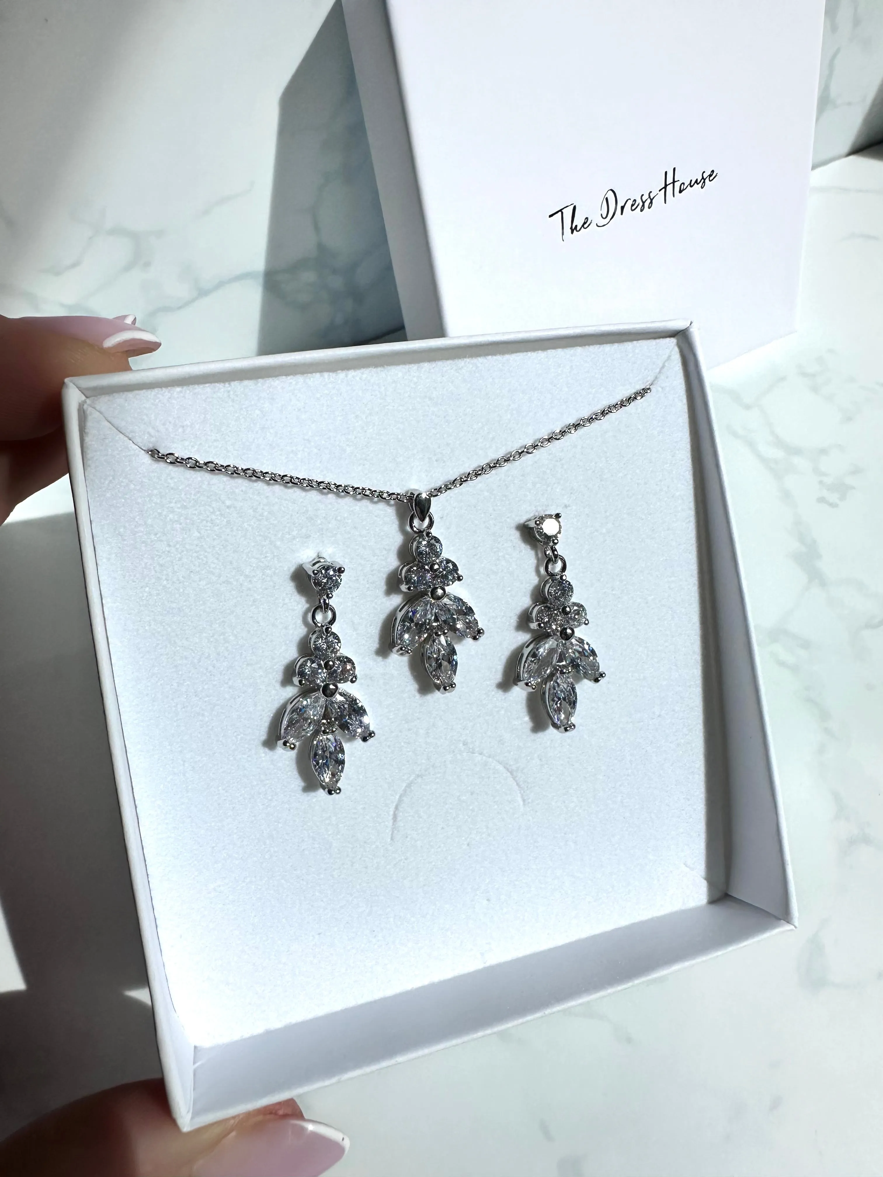 Ellen - Silver Necklace Gift Box