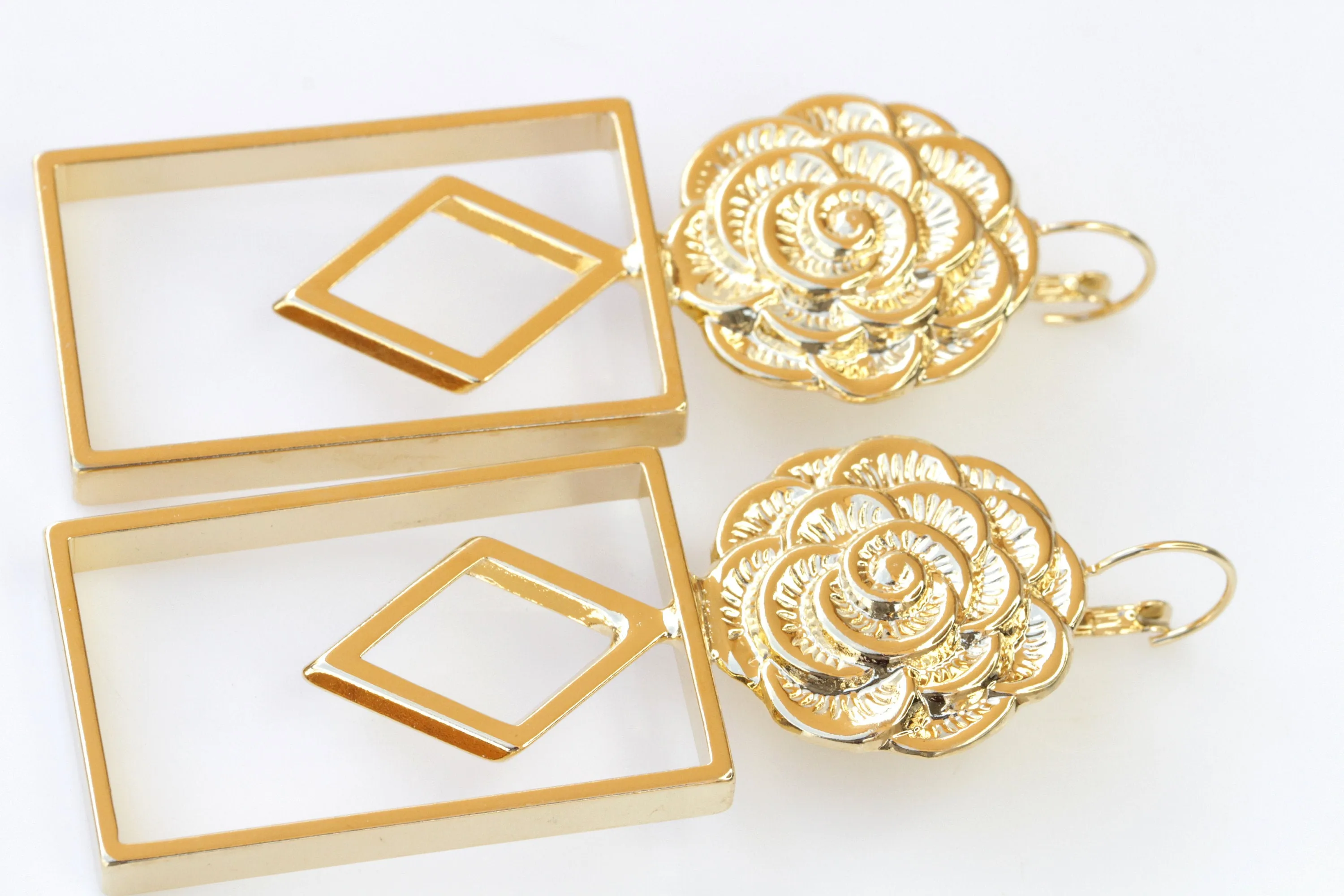 GOLD STATEMENT EARRINGS