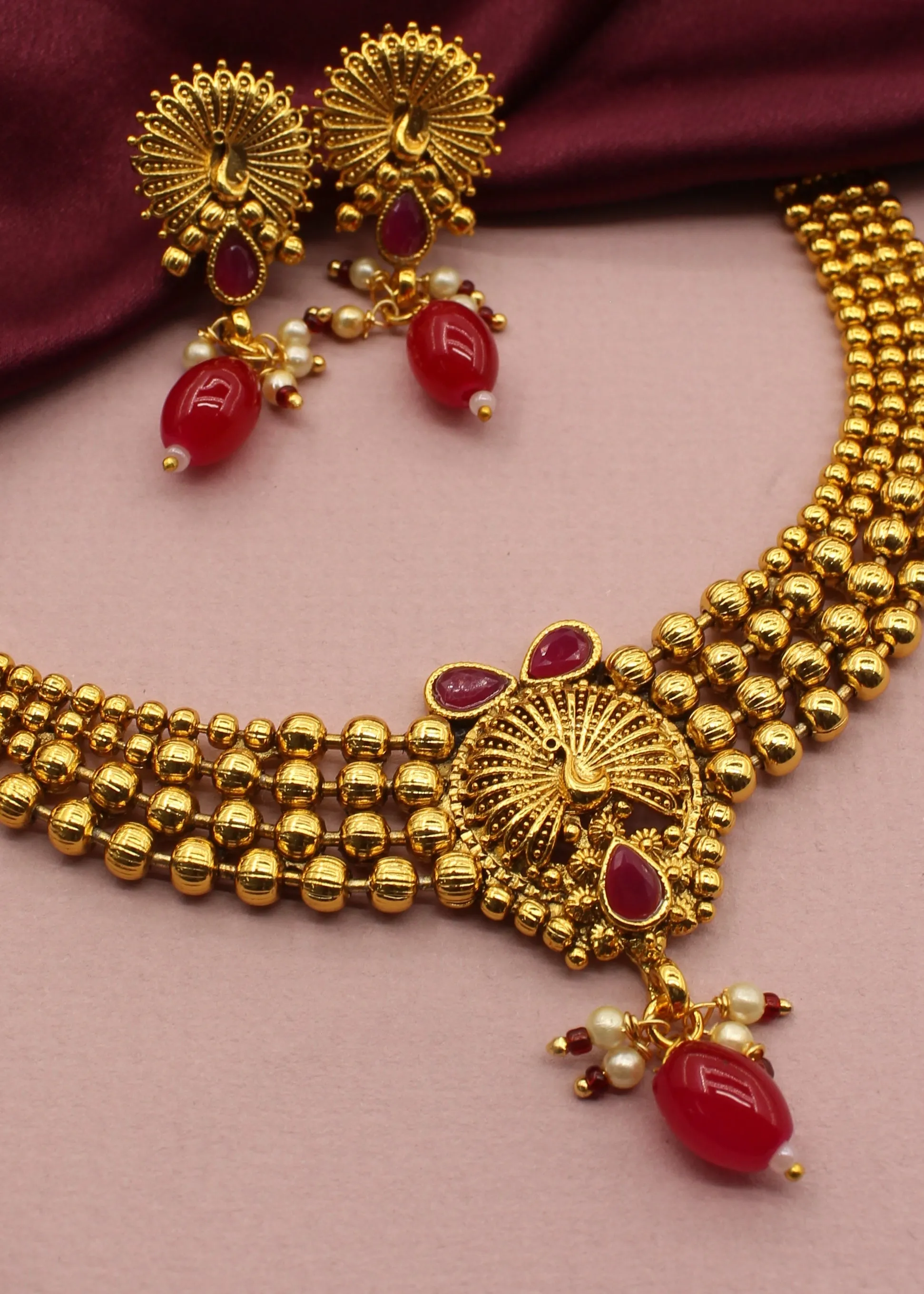 GRACEFUL DESIGNER NECKLACE