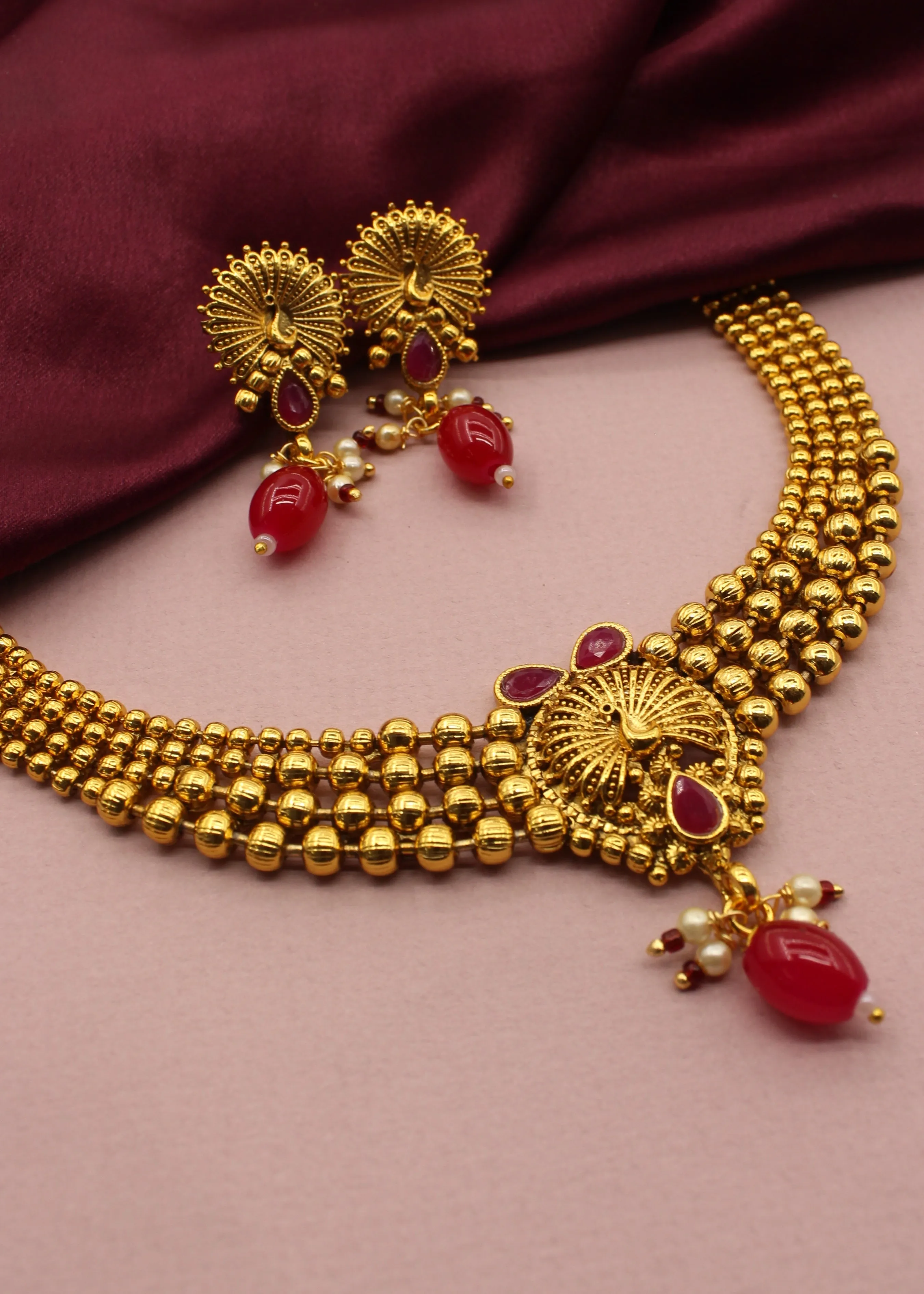 GRACEFUL DESIGNER NECKLACE