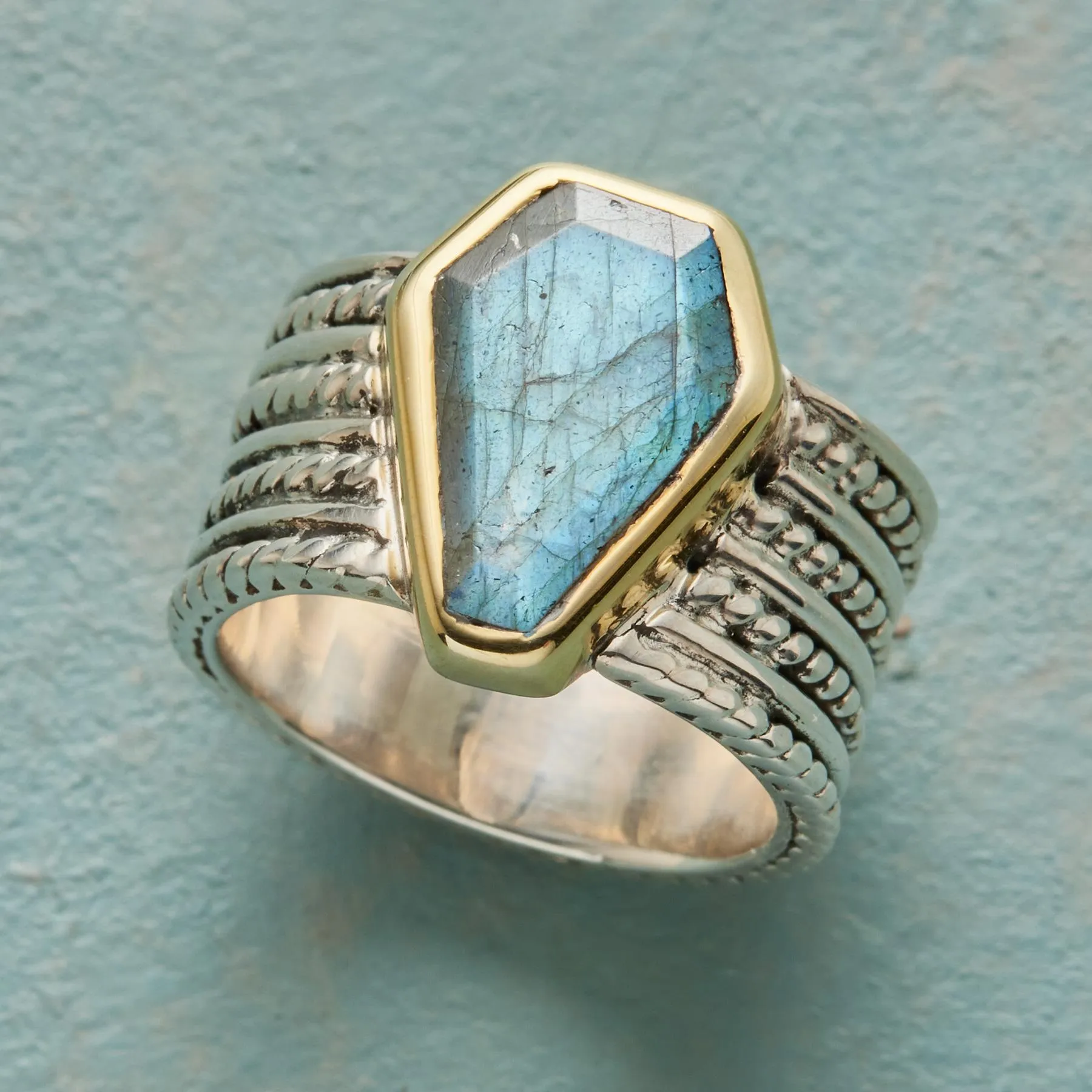 Monument Ring