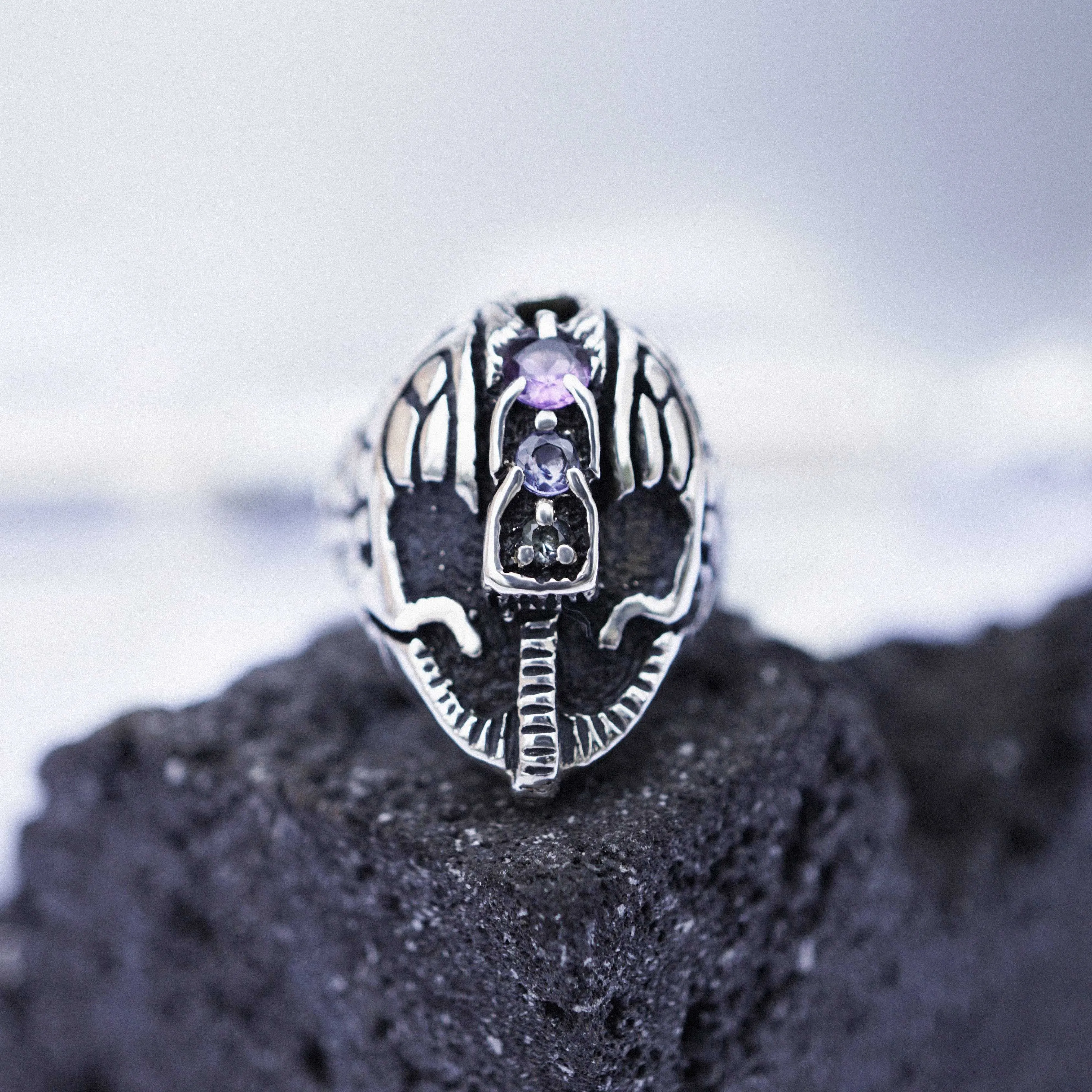 Statement face ring HELMET