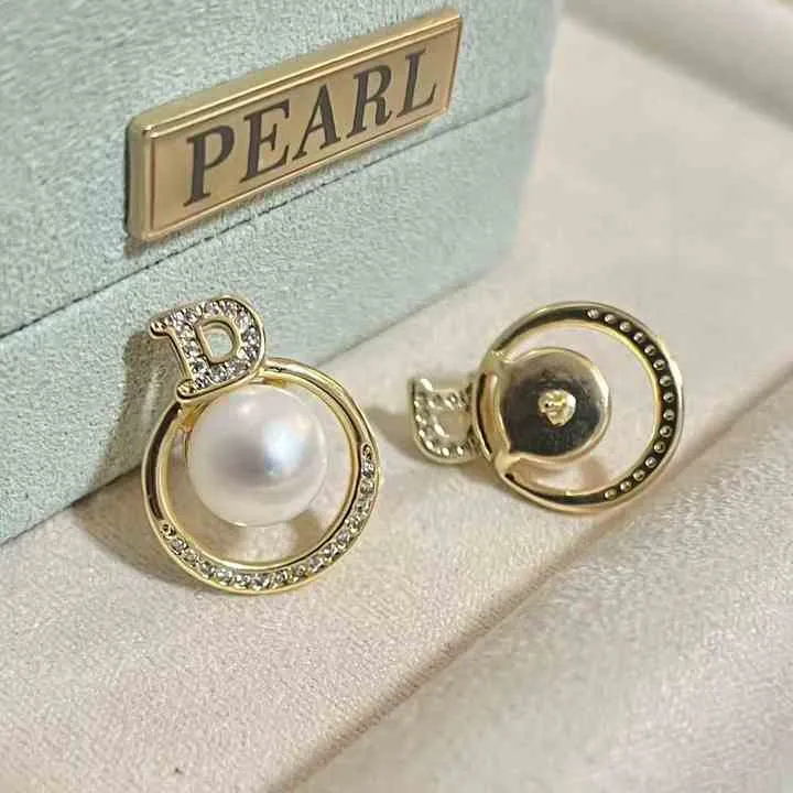 Stunning Pearl Earring